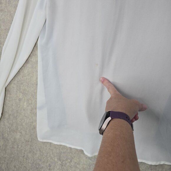 Colorblock Long Sleeve Blouse With Lace Accents & Button Closure - Picture 4 of 6